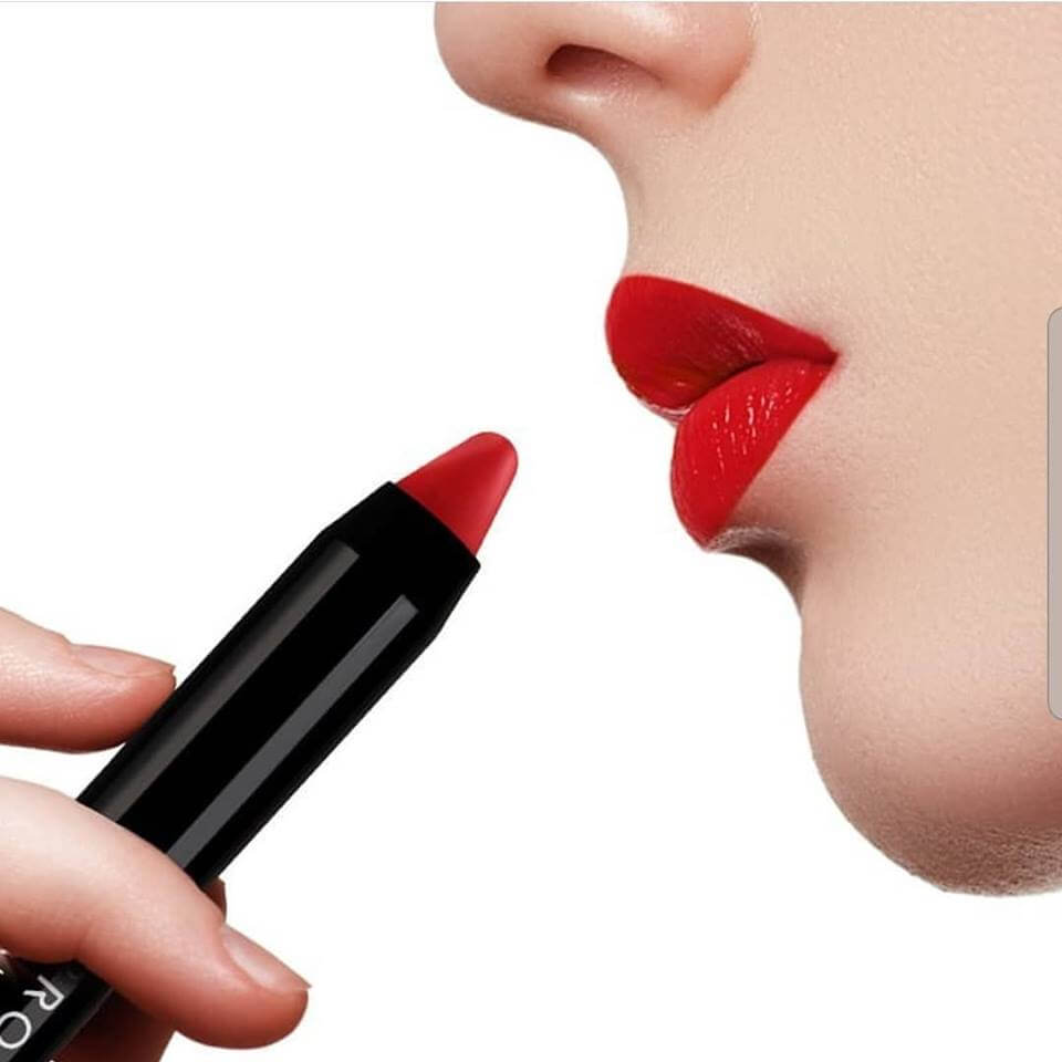 Lápiz labial rojo Prouvé. La tendencia del maquillaje de primavera-verano 2019. 3
